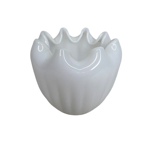 Vintage Milk Glass Fluted Sides Pinched Top Tulip Vase Rose Bowl MCM Mid Century - Picture 1 of 4